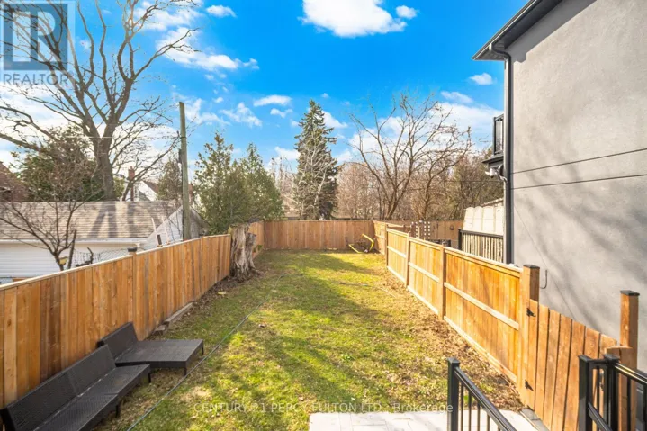 195 DANFORTH ROAD, Toronto (Oakridge), Ontario M1L3X1