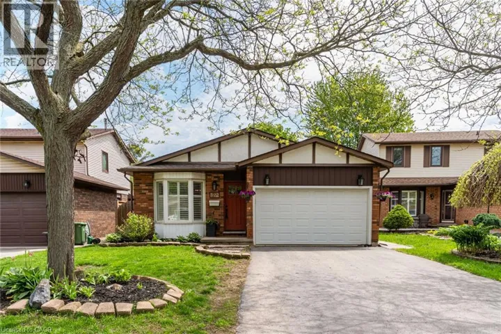 27 BLOOMSBURY Court, Ancaster, Ontario L9G4L5