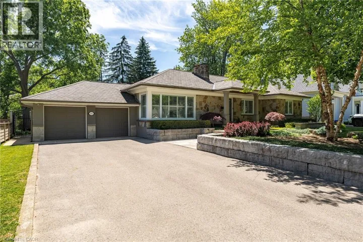 262 OAKWOOD Crescent, Oakville, Ontario L6K3M8