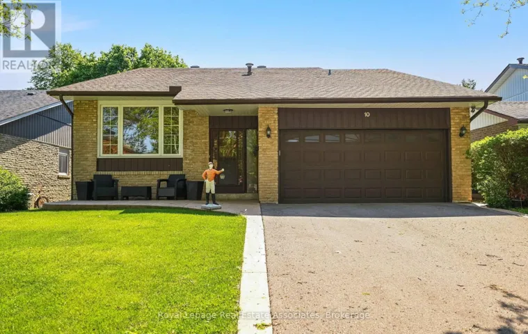 10 CHARING DRIVE, Mississauga (Streetsville), Ontario L5N1E9