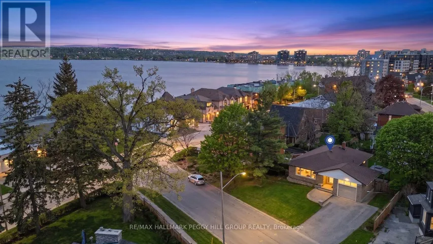 10 DUCKWORTH STREET, Barrie (North Shore), Ontario L4M3V8