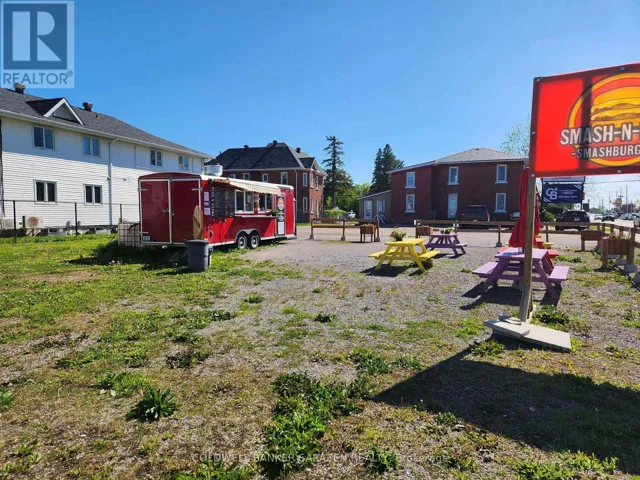 182 DANIEL STREET S, Arnprior, Ontario K7S2L8