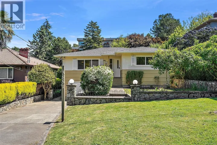 3851 Saul St, Saanich, British Columbia V8X1S4