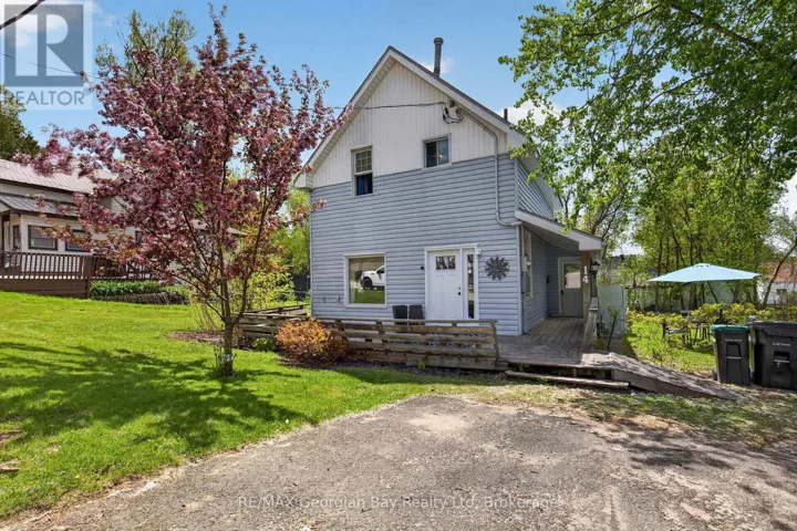 14 CENTRE STREET, Penetanguishene, Ontario L9M1P1