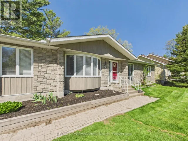 30 – 30 THE GRANITE BLUFF, Bracebridge (Macaulay), Ontario P1L1L4