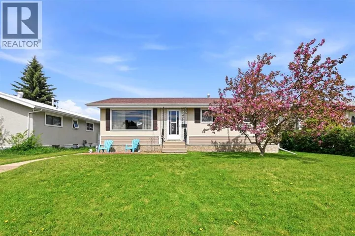 4726 47 Avenue, Lacombe, Alberta T4L1T9