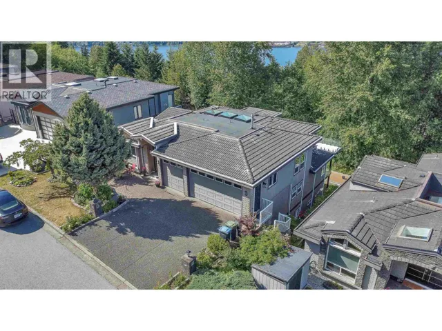 13 SHORELINE CIRCLE, Port Moody, British Columbia V3H4T9