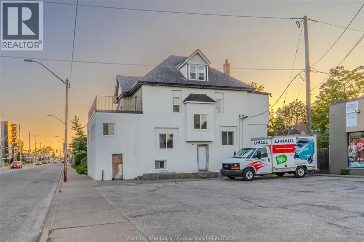 430 WYANDOTTE STREET West, Windsor, Ontario N9A5X4