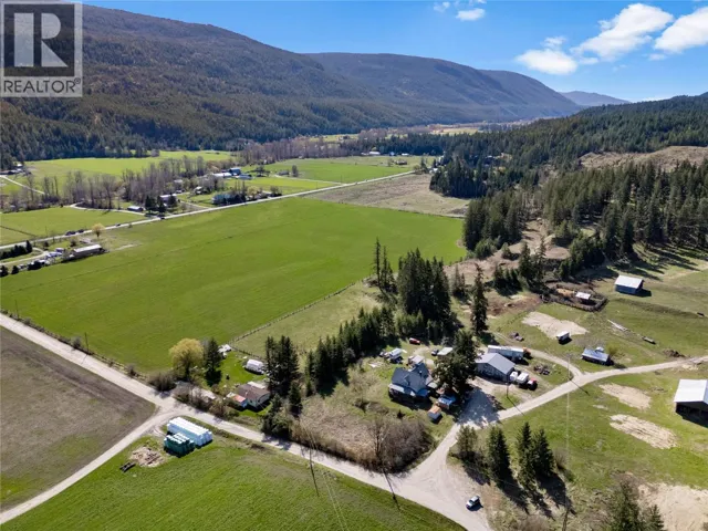 3135 Edes Road, Salmon Arm, British Columbia V1E3E9
