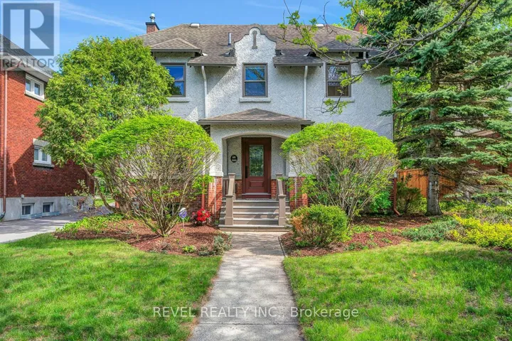 320 CLEMOW AVENUE, Ottawa, Ontario K1S2B8