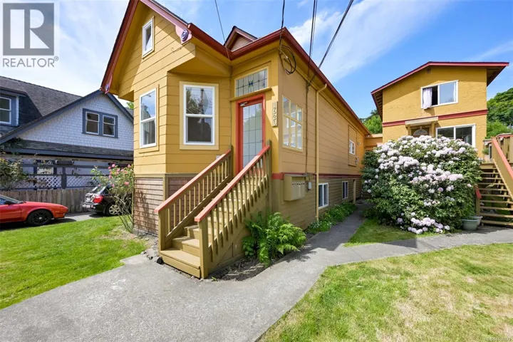 1620 Camosun St, Victoria, British Columbia V8T3E6