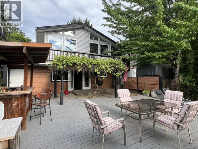 9146 West Saanich Rd, North Saanich, British Columbia V8L5T4