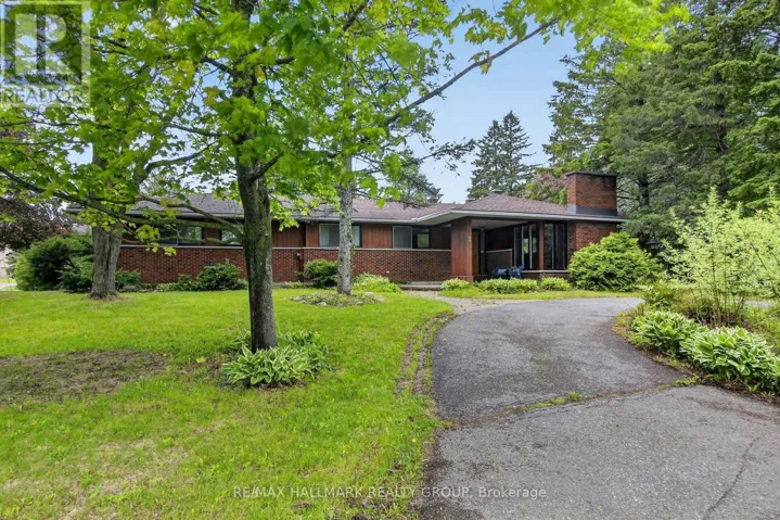 2 BIRDSTONE AVENUE, Ottawa, Ontario K2S0S2