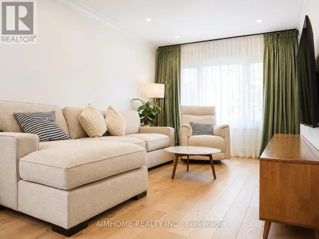 136 PRESLEY AVENUE W, Toronto (Clairlea-Birchmount), Ontario M1L3R1