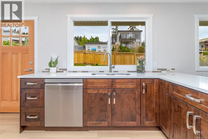 8082 York Ave, Crofton, British Columbia V0R1R0