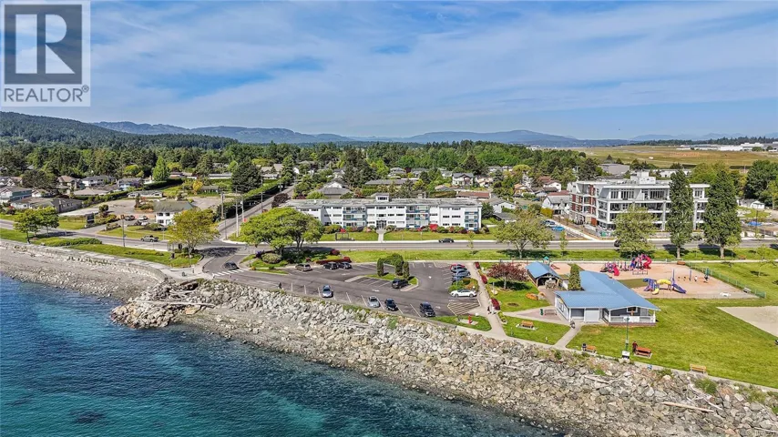 111 9560 Fifth St, Sidney, British Columbia V8L2W5