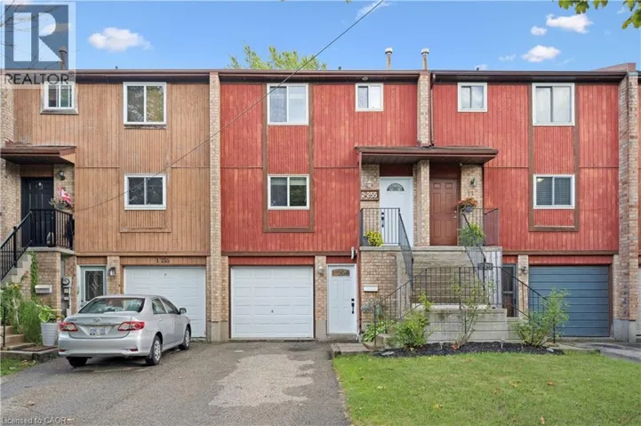 255 CAMELOT Court Unit# 2, Waterloo, Ontario N2K3G1