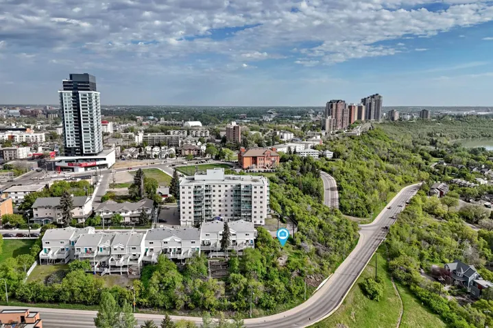 9321 101A Avenue, Edmonton, Alberta T5H0C4