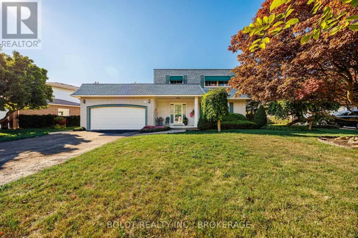 7 MAYHOLME COURT, St. Catharines (Martindale Pond), Ontario L2N4C1