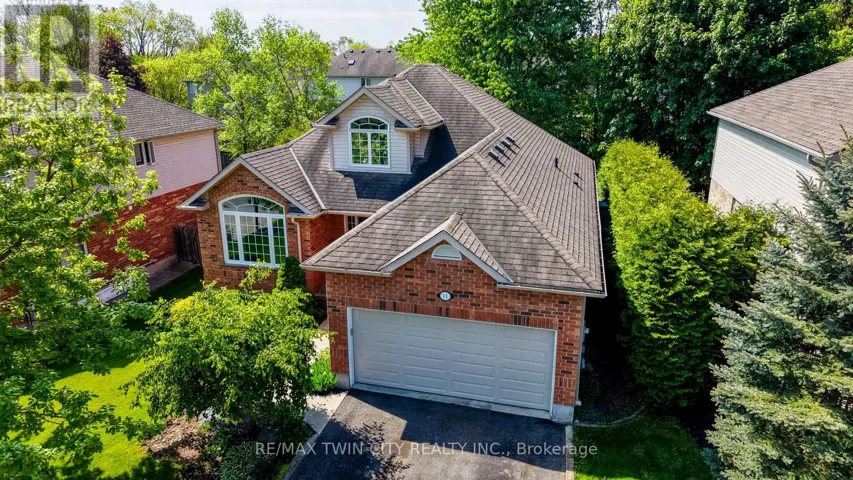 11 CAROLINIAN LANE, Cambridge, Ontario N1S5B5