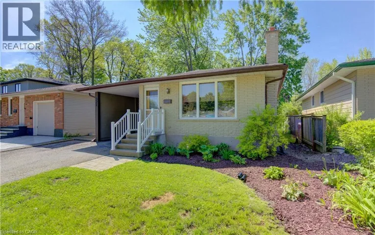 527 FALLINGBROOK Drive, Waterloo, Ontario N2L4N2