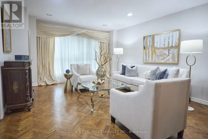 104 ALMORE AVENUE, Toronto (Clanton Park), Ontario M3H2H5