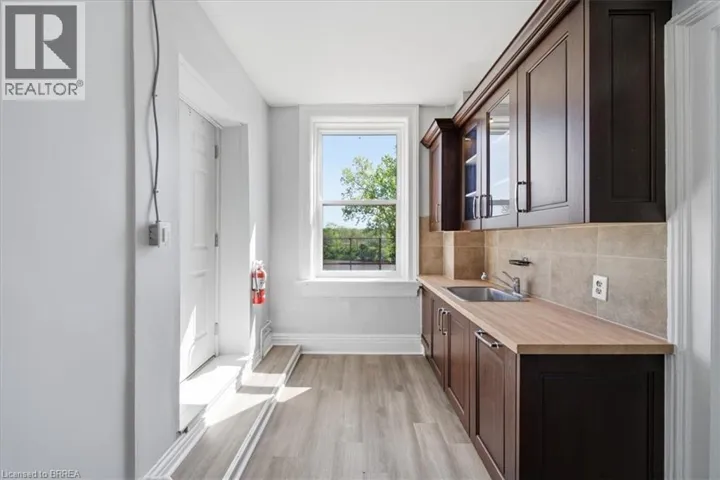 117 N GRAND RIVER Street N Unit# A, Paris, Ontario N3L2M4