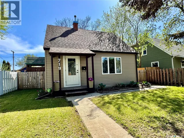 719 4th STREET E, Prince Albert, Saskatchewan S6V0K4