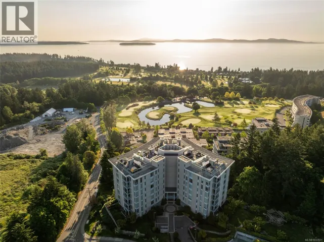 301 5388 Hill Rise Terr, Saanich, British Columbia V8Y3K3