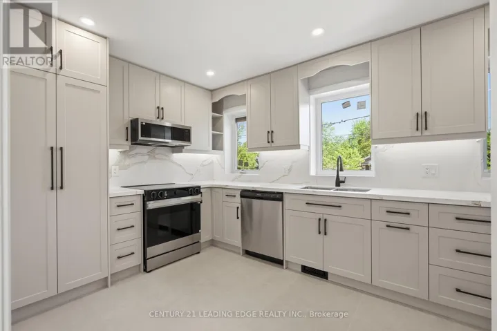UPPER - 141 ROEBUCK DRIVE, Toronto (Kennedy Park), Ontario M1K2H9