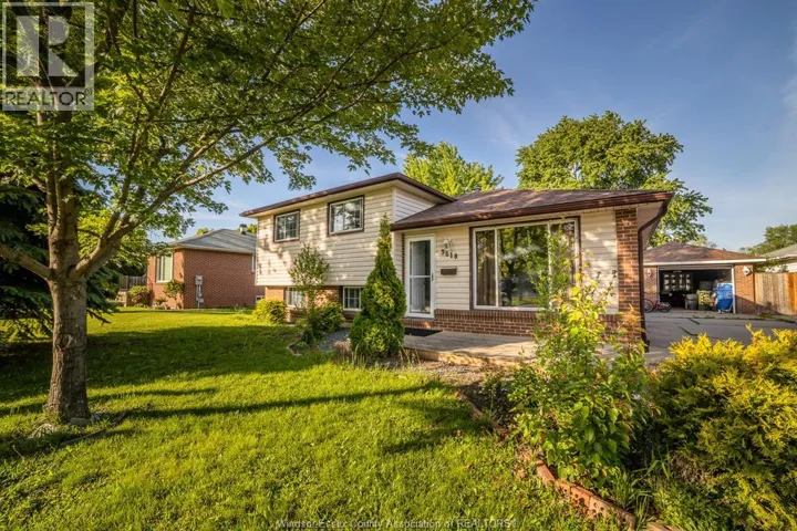 3018 GRANDVIEW STREET, Windsor, Ontario N8T2L9