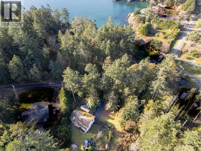37150 SCHOONER WAY, Pender Island, British Columbia V0N2M2