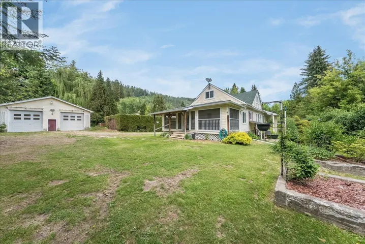 25 Davis Avenue, Fruitvale, British Columbia V0G1L0