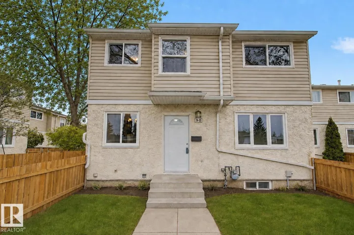 9B CLAREVIEW VG NW, Edmonton, Alberta T5A3P4