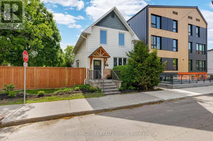 218 CARRUTHERS AVENUE, Ottawa, Ontario K1Y1N6