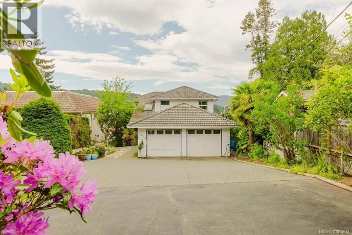 7014 Brentwood Dr, Central Saanich, British Columbia V8M1B4