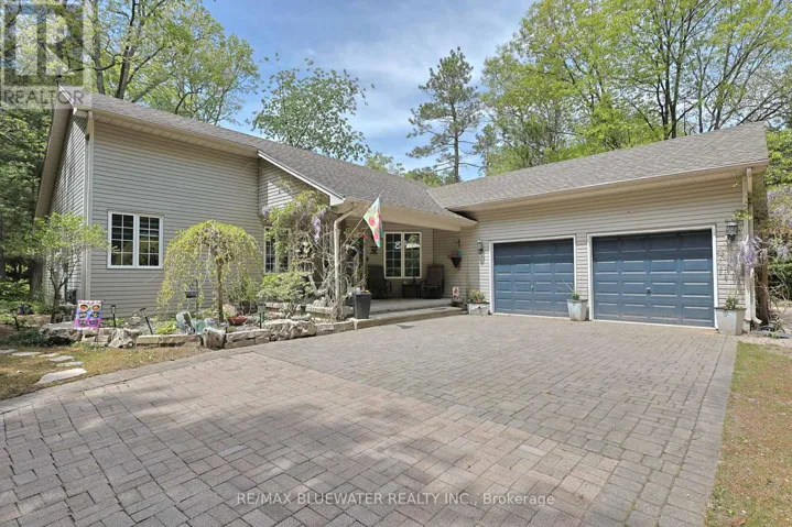10419 PINETREE DRIVE, Lambton Shores (Grand Bend), Ontario N0M1T0
