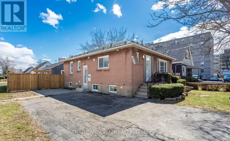 MAIN - 67 SEVEN OAKS DRIVE, Hamilton (Hill Park), Ontario L9A4E3