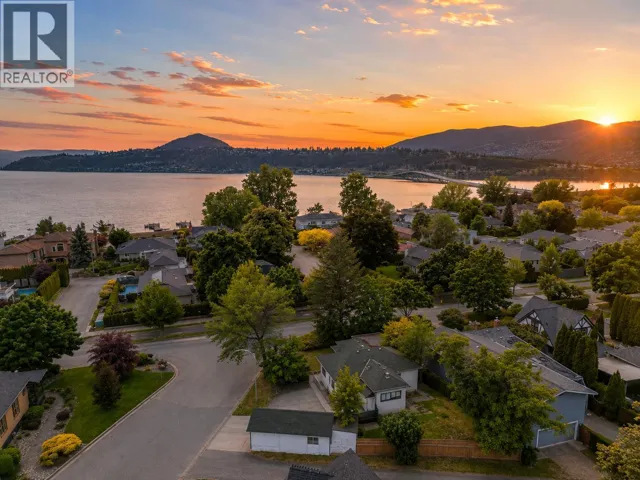 1967 Abbott Street, Kelowna, British Columbia V1Y1B8