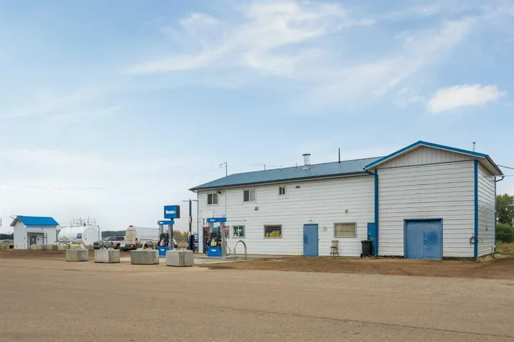 2 Railway Avenue N, Hay Lakes, Alberta T0B1W0
