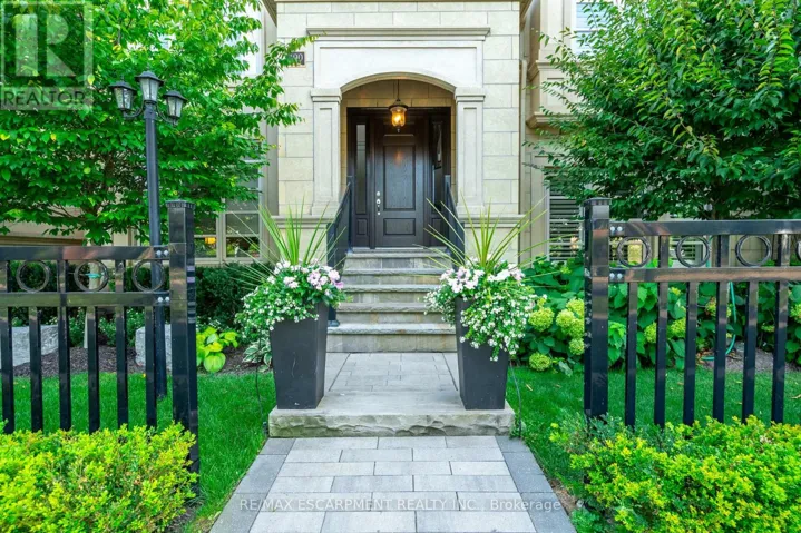 190 DORVAL DRIVE, Oakville (OO Old Oakville), Ontario L6K0H3