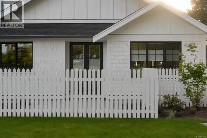1 5032 Wesley Rd, Saanich, British Columbia V8Y1Z4