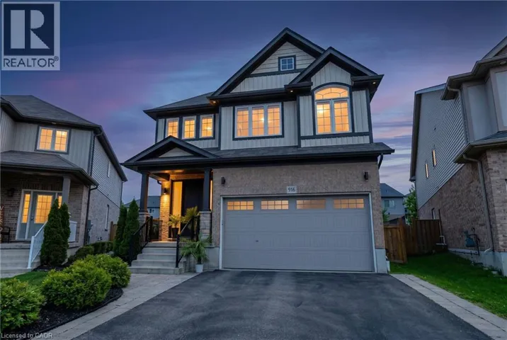 916 STEEPLERIDGE Court, Kitchener, Ontario N2P0B4