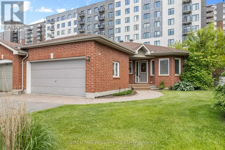 7 ROSEGLEN PRIVATE, Ottawa, Ontario K1H1B5