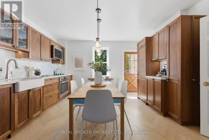833 SAMMON AVENUE, Toronto (Danforth Village-East York), Ontario M4C2E7