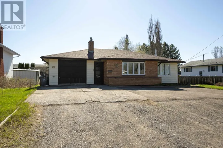 752 Leslie AVE, Thunder Bay, Ontario P7A2A2