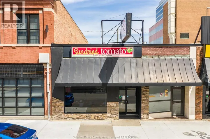 122 CHATHAM STREET West, Windsor, Ontario N8X1V3
