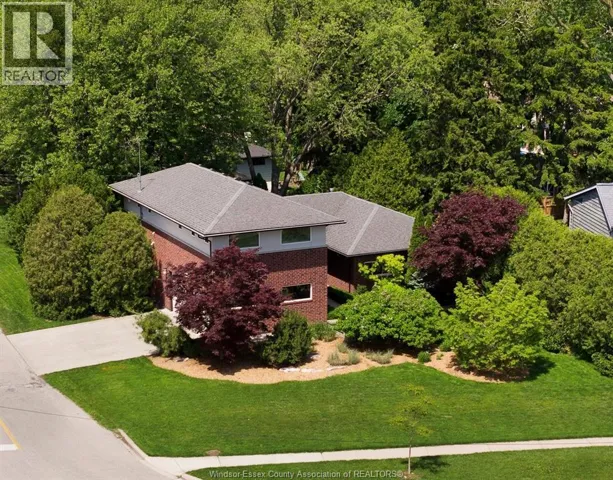 382 BARRY, Tecumseh, Ontario N8N2G3