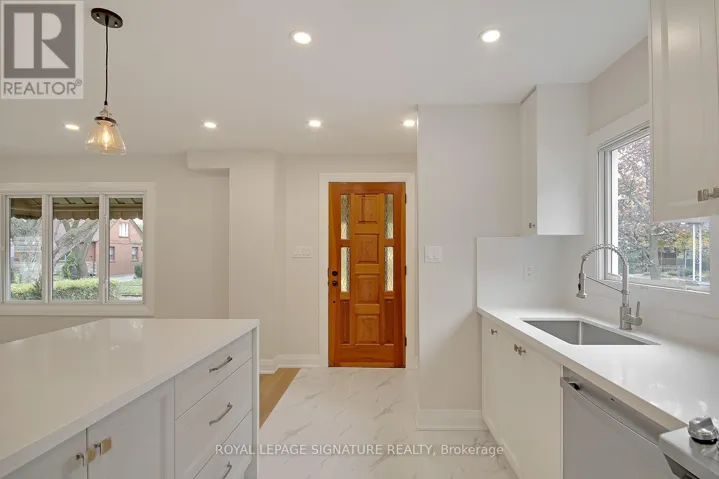 17 UNO DRIVE, Toronto (Stonegate-Queensway), Ontario M8Z3N7