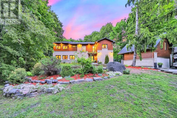 2 FAIRHAVEN WAY, Ottawa, Ontario K1K0R3